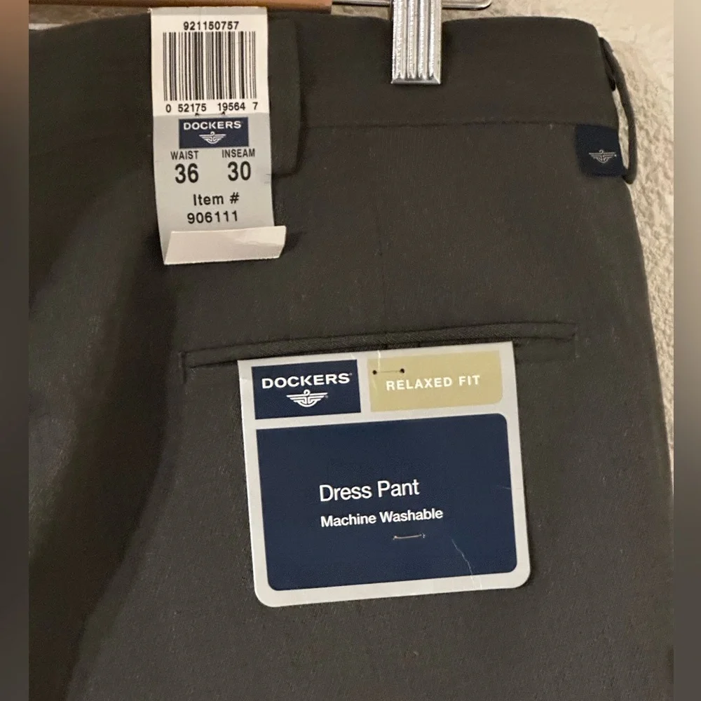 Dockers Dress Pants Relaxed Fit Gray Pleated Front Cuffed Hem NWT Size 36 X30